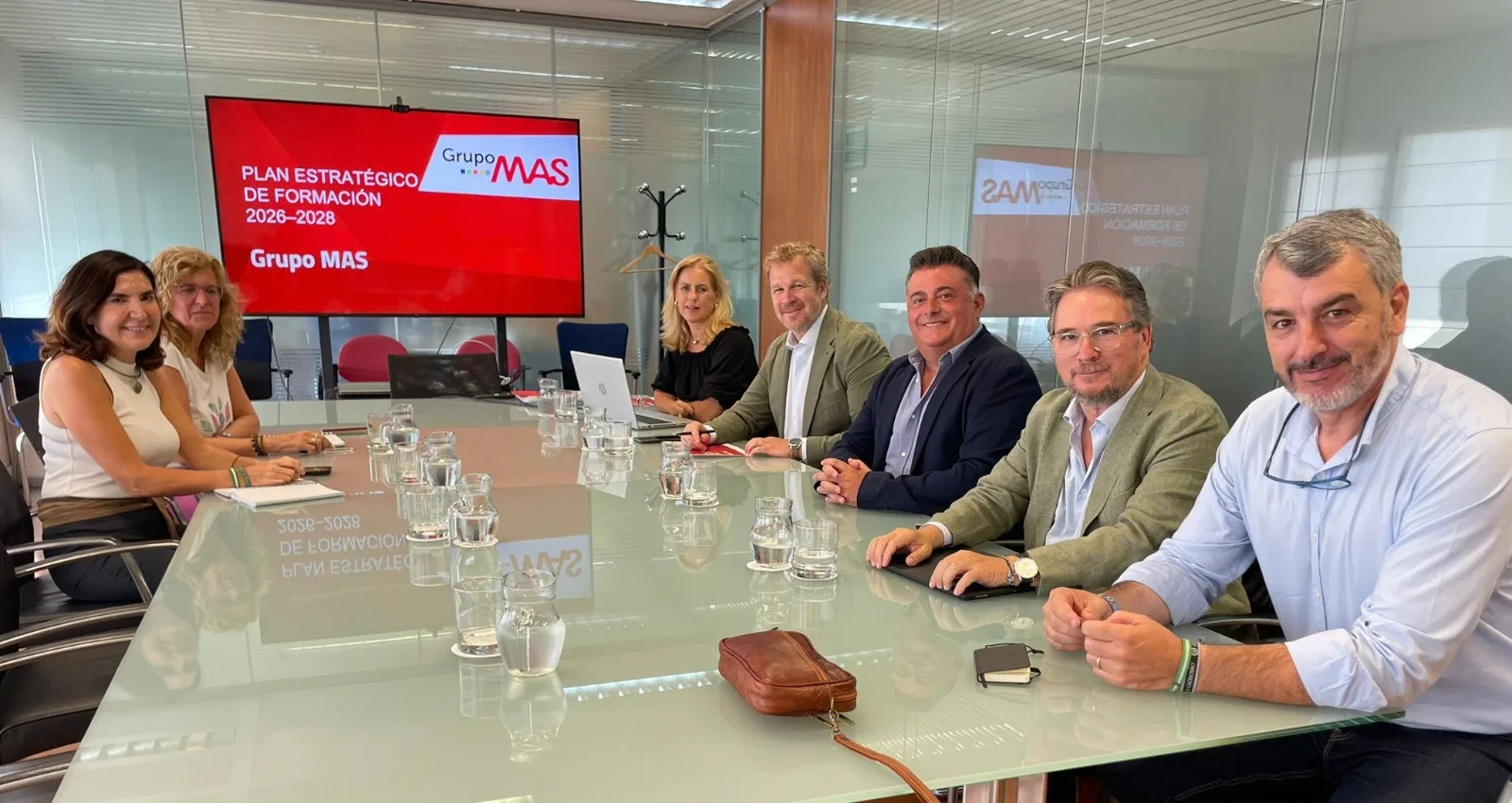 Oskar Martín y Eduardo Carrillo acompaña al Grupo MAS en la presentación de su nuevo Plan de Formación y expansión a la Consejera de Empleo