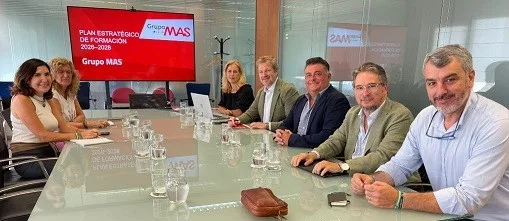 Oskar Martín y Eduardo Carrillo acompaña al Grupo MAS en la presentación de su nuevo Plan de Formación y expansión a la Consejera de Empleo