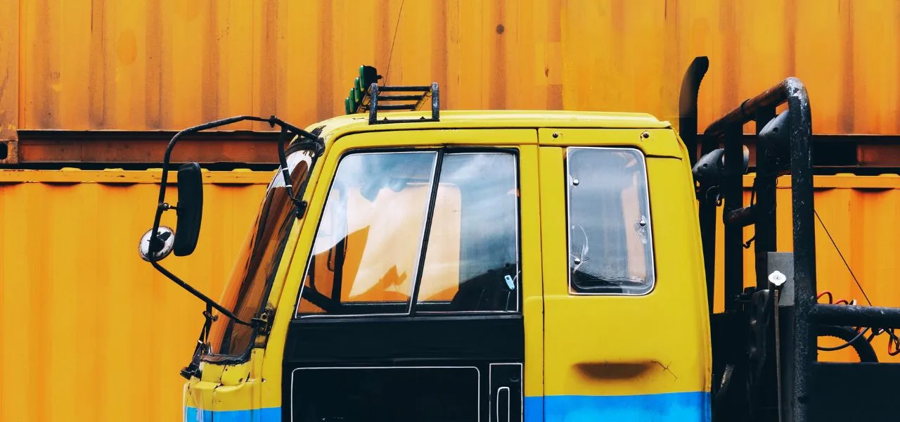 UGT firma de la solicitud de coeficientes reductores para las personas conductoras de grúas móviles autopropulsadas