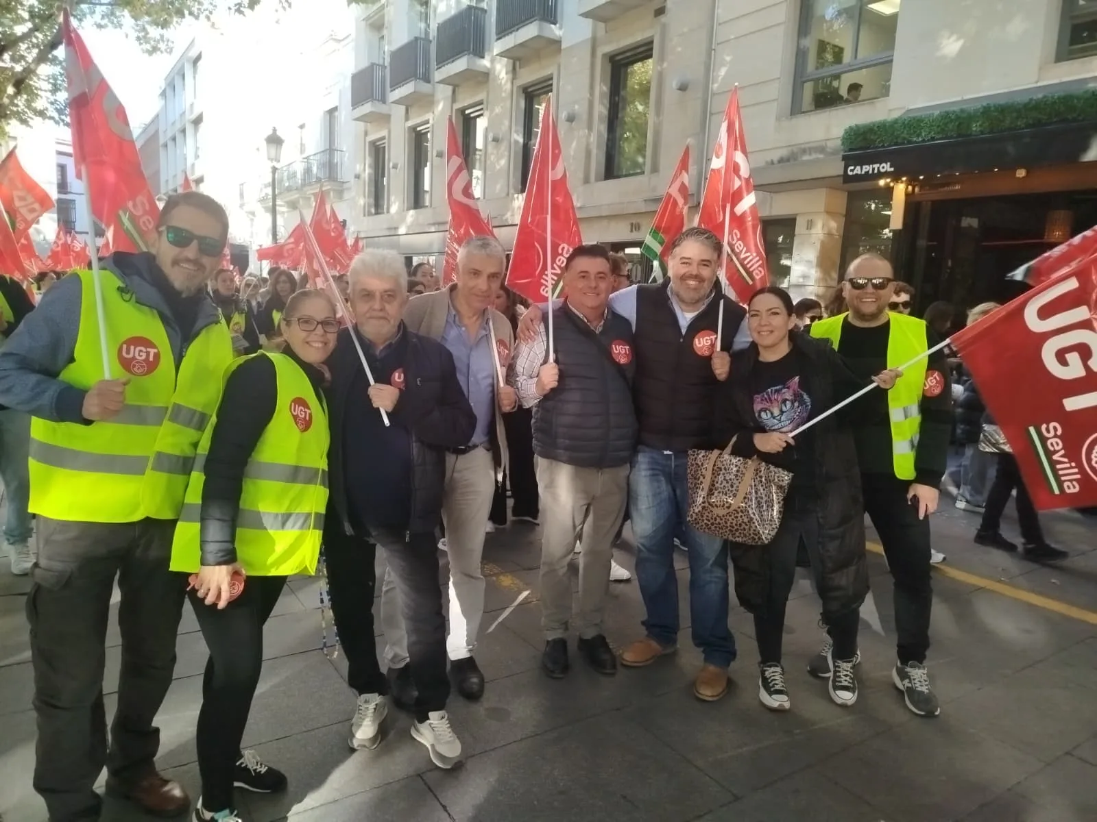 Gran manifestación por las calles de Sevilla, reivindicando la negociación del convenio de comercio caducado y bloqueado hace 5 años